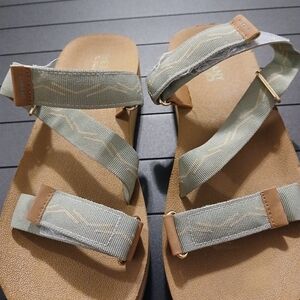 Stylish Women's Sandals in Green and Brown